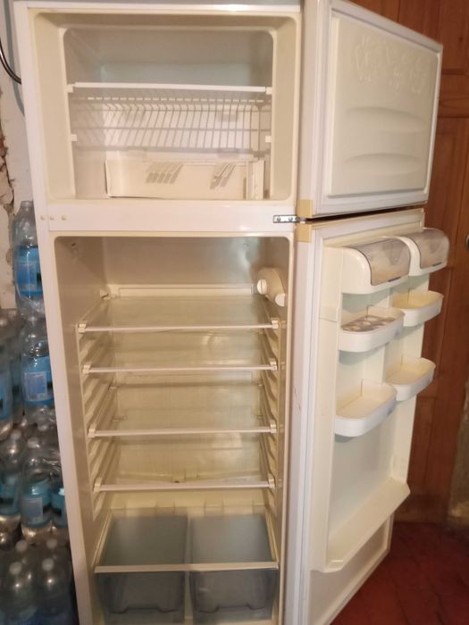 Продам старенький,але робочий холодильник ВЕКО
