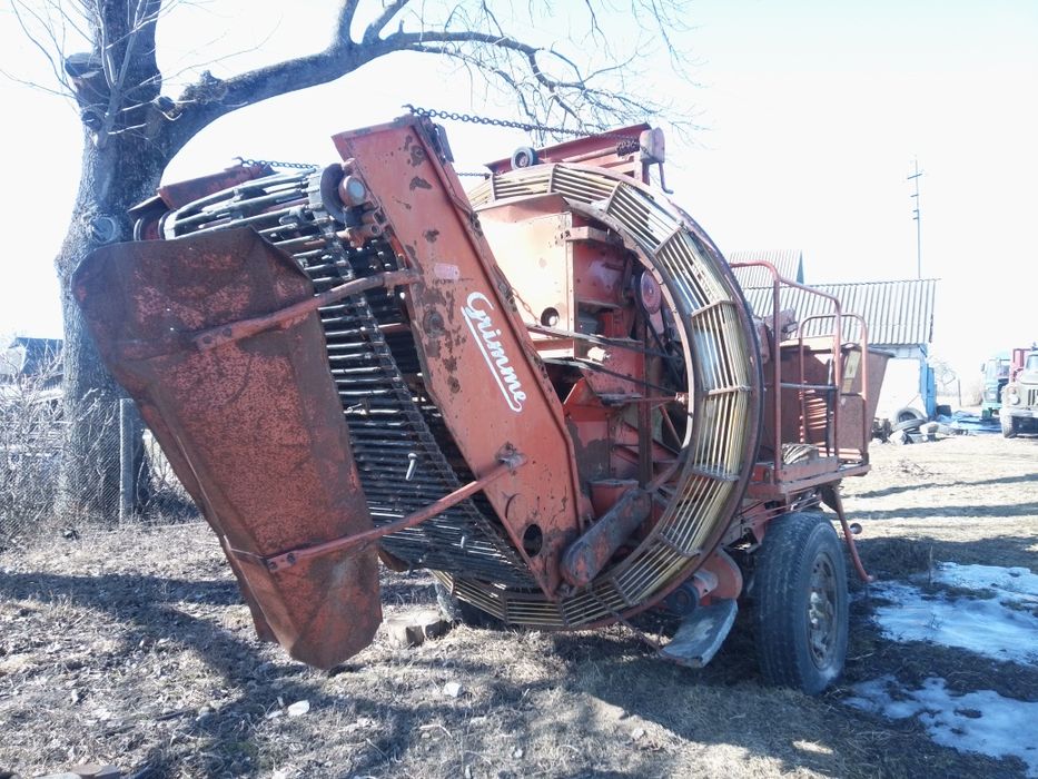 Картофельный комбайн Grimme