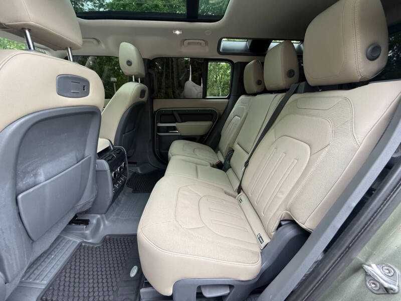 2020 Land Rover Defender 110 SE