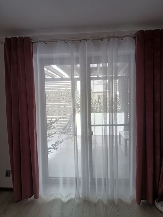 Meble kanapa firany karnisze