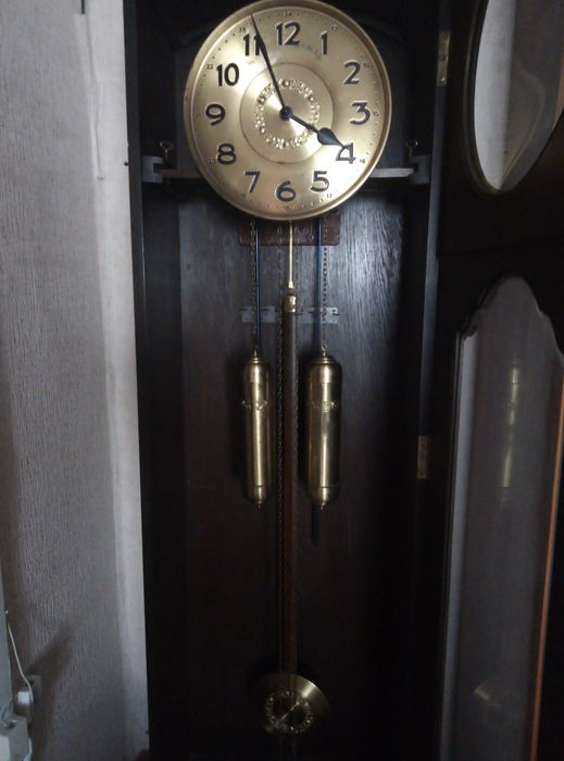 Старинные напольные часы