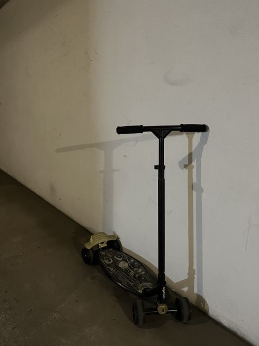 Trotinete de 4 rodas.