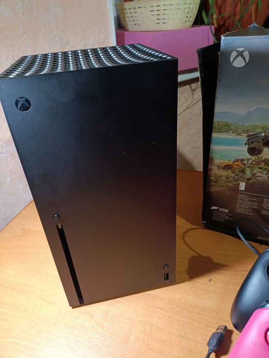 XBox Series X в идеальном состоянии