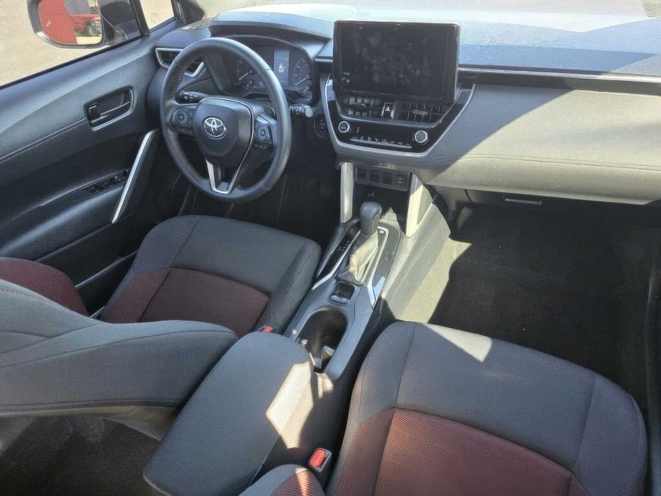 Toyota Corolla Cross Hybrid      2023