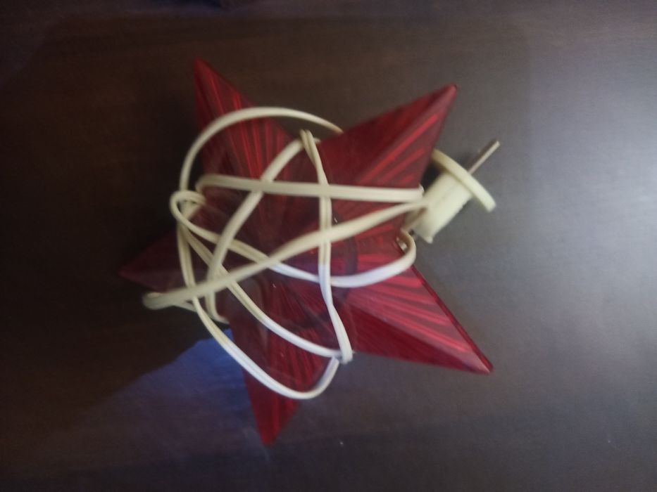 Зірка на ялинку е.