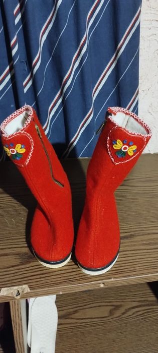 Нові бурки для дівчинки часів СССР