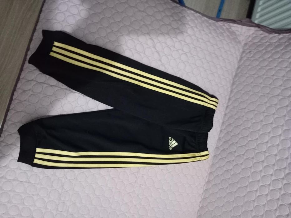 Spodnie Adidas dla dziewczynki 12-18 mięs.