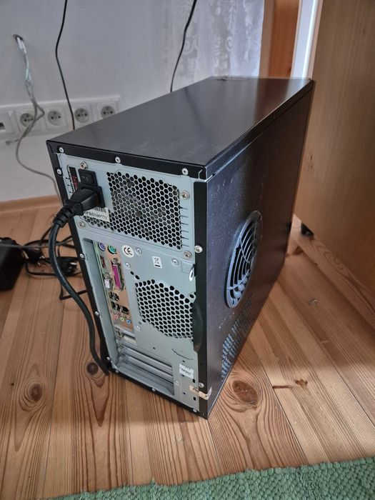 Sprzedam dwie obudowy do komputerów Vobis i Pentium