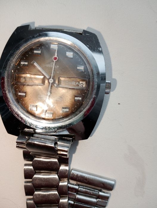 Продам часы мужские швейцарские , требующие ремонта