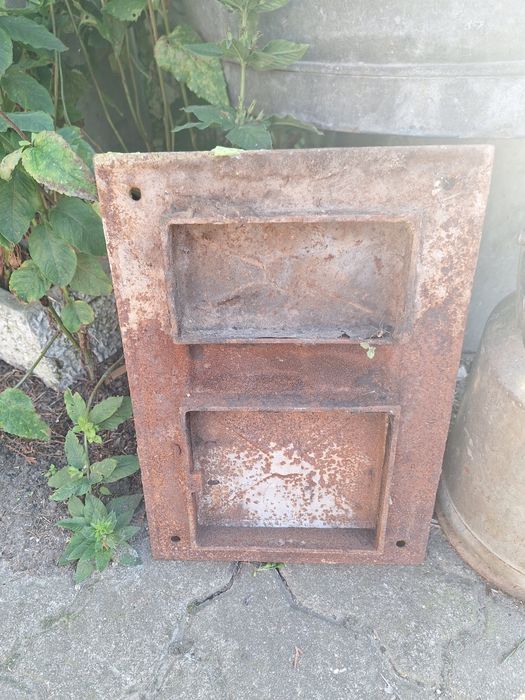 Żeliwne drzwiczki do pieca