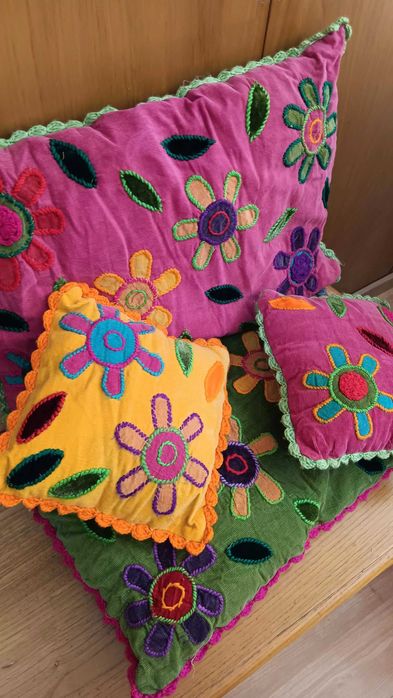 Conjunto 4 almofadas novas coloridas com enchimento
