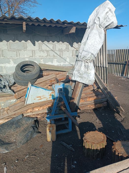 Подрібнювач гілок навісний (Измильчитель веток)  з транспортером