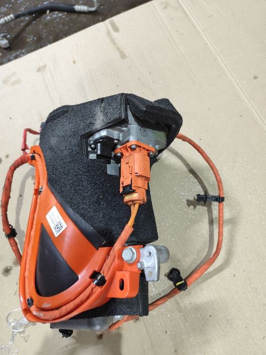 Продам компресор кондиціонера Тесла модель у 21-25 рік в гарному стані