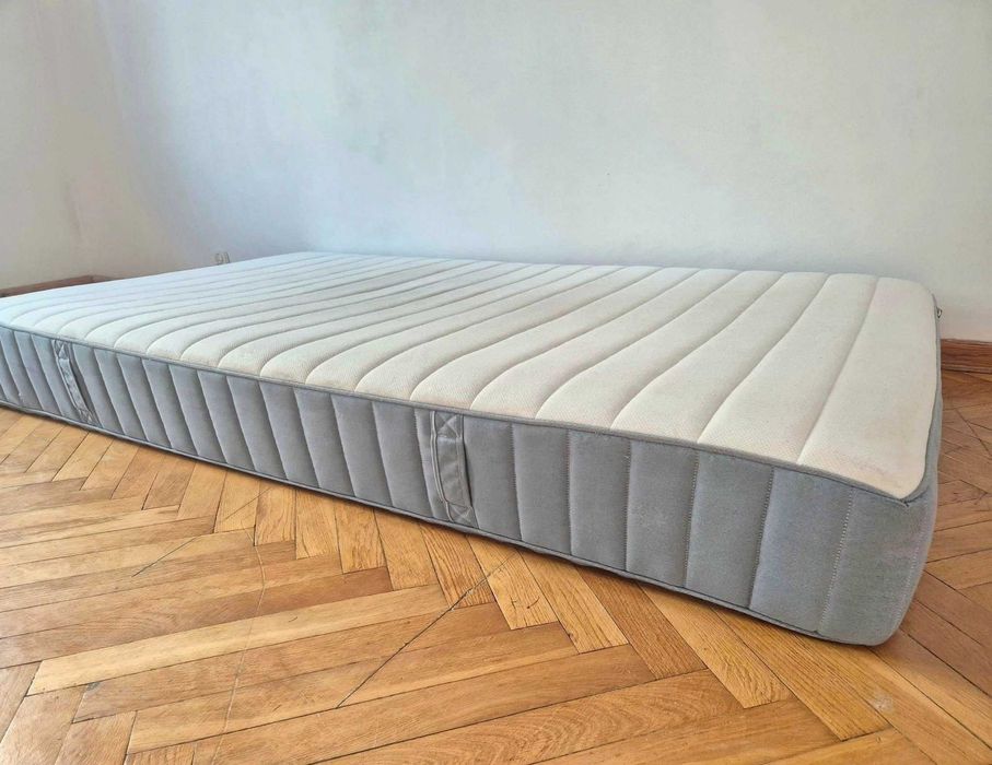 Materac IKEA średniotwardy 140x200 cm