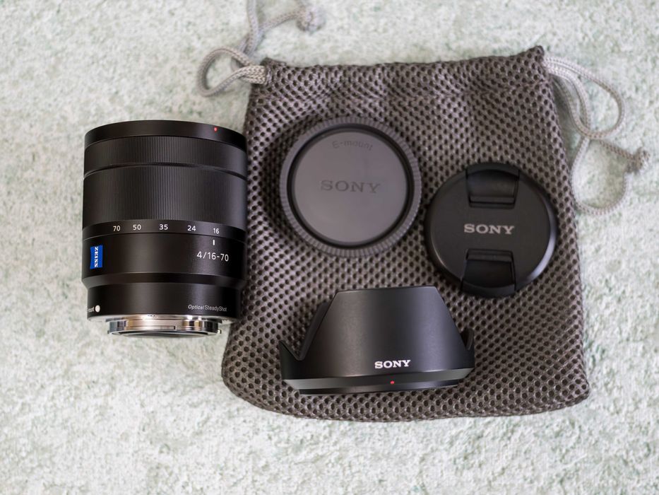 SONY 16-70mm f/4 OSS ZEISS • E-mount • Zeiss T* • Zoom Lens  4.4х