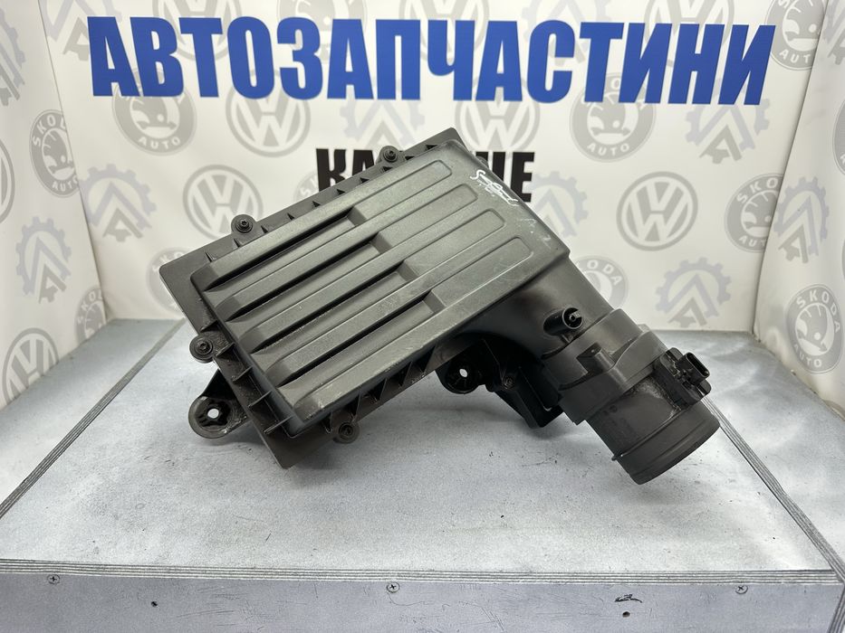 Корпус повітряного фільтра Skoda Octavia A7 2.0 TDI Golf 7 B7