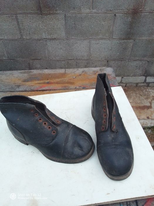 Продаються кирзові ботинки,нові.