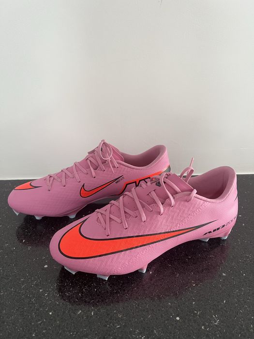 Chuteiras Nike.