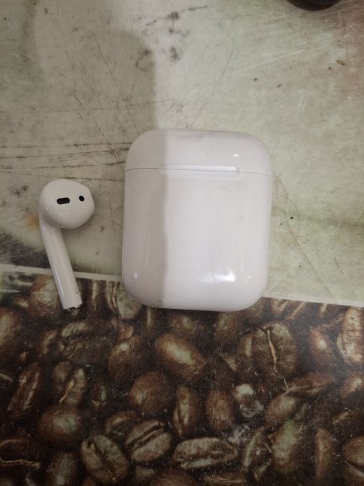 Apple AirPods 2 продам.