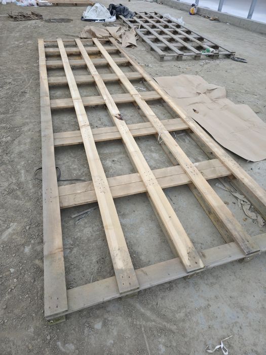 Palety drewniane 6,2m x 2m