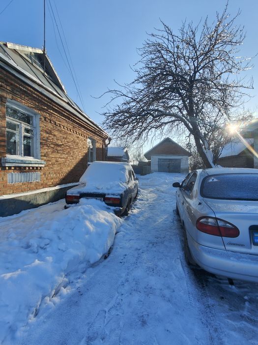 Продам будинок з земельною ділянкою 0.74га