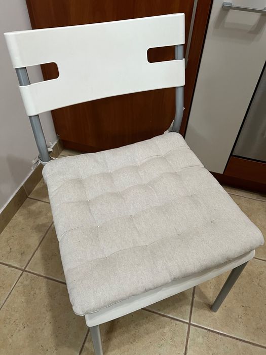 Stół szklany z 4 krzesłami komplet jadalniany