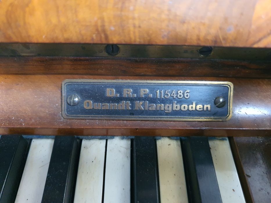 Pianino c.j. quandt,berlin