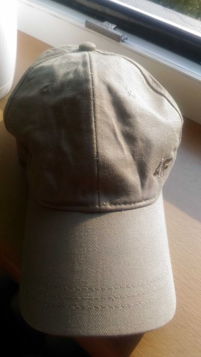 4F czapka z daszkiem