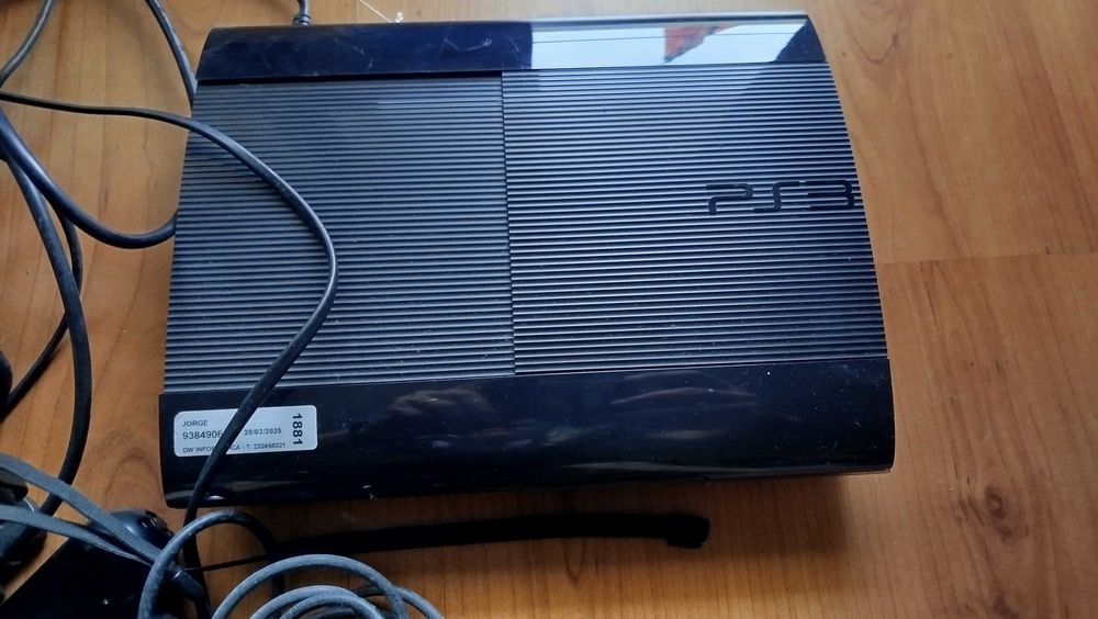 PlayStation 3 , 14 jogos, 2 comandos, 2 microfones