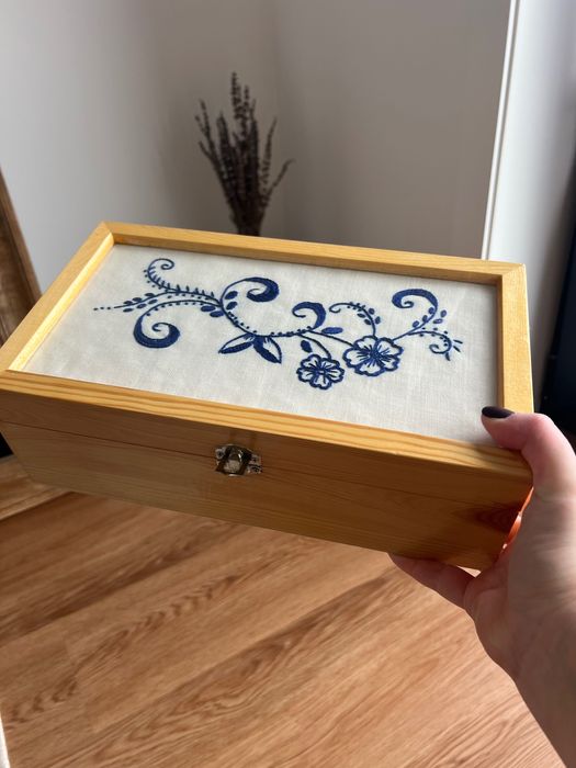 Caixa madeira bordado guimaraes