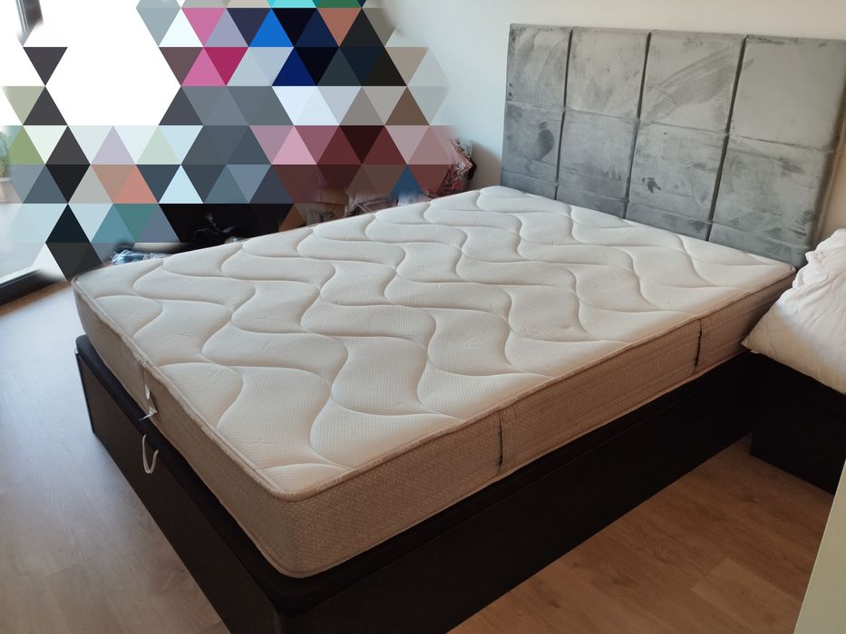 Cama com arrumação