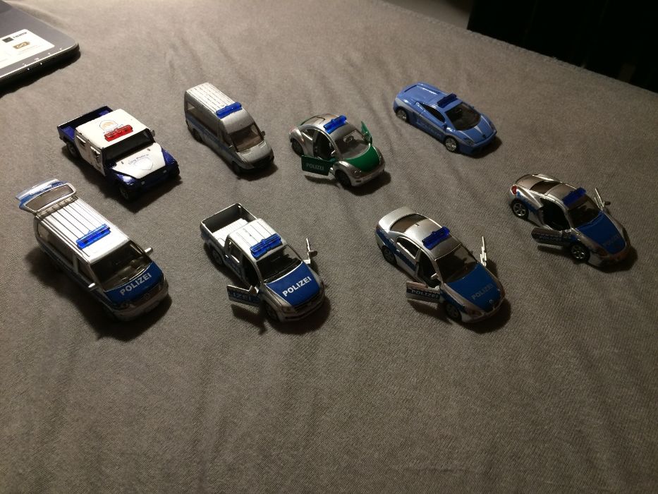 Sprzedam zestaw 8 samochodzików Siku policja