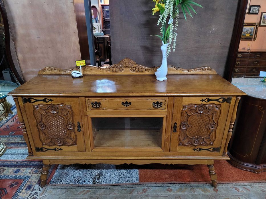 Aparador antigo em madeira maciça - óptimo estado geral