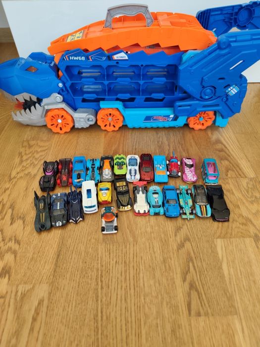 HOT WHEELS T-REX MEGA Trandporter dinozaur 2w1 Tory Wyścigowe  + autka