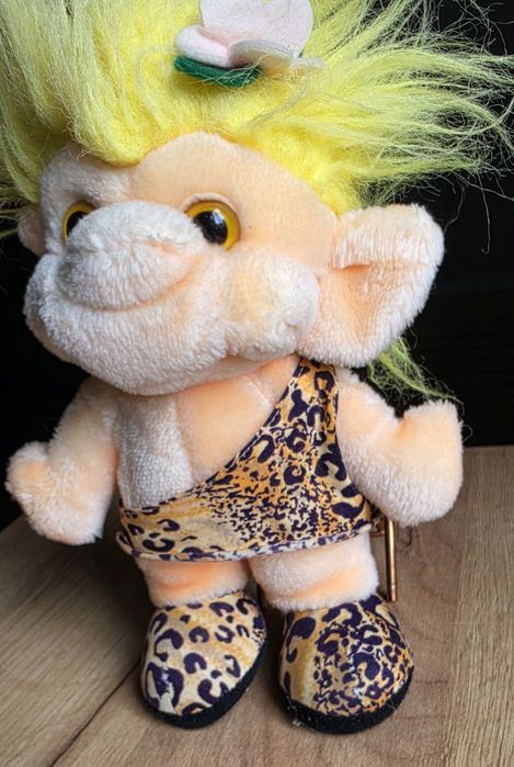 Maskotka retro troll lata 90 jaskiniowiec Trolio Trolls