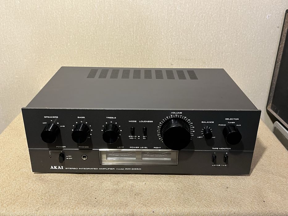 Красивый японский HI-FI усилитель AKAI AM-2350