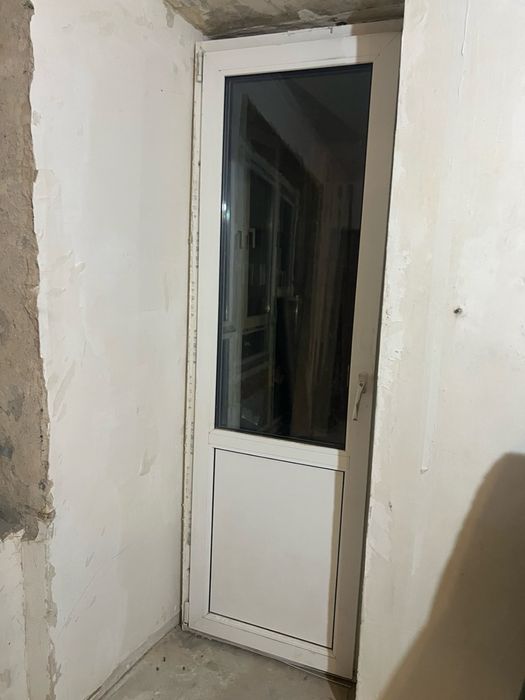 Пластикові вікна і двері вживане