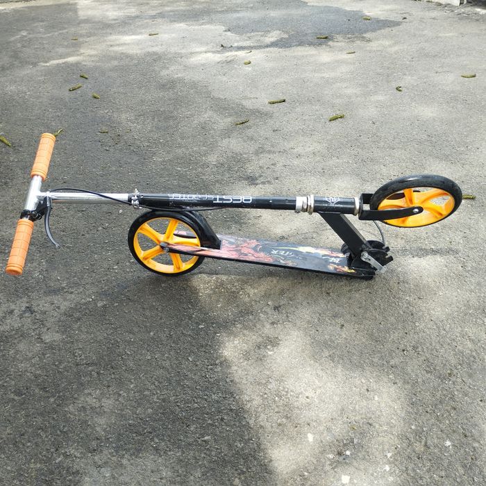 Продам самокат для дитини 6-10 р