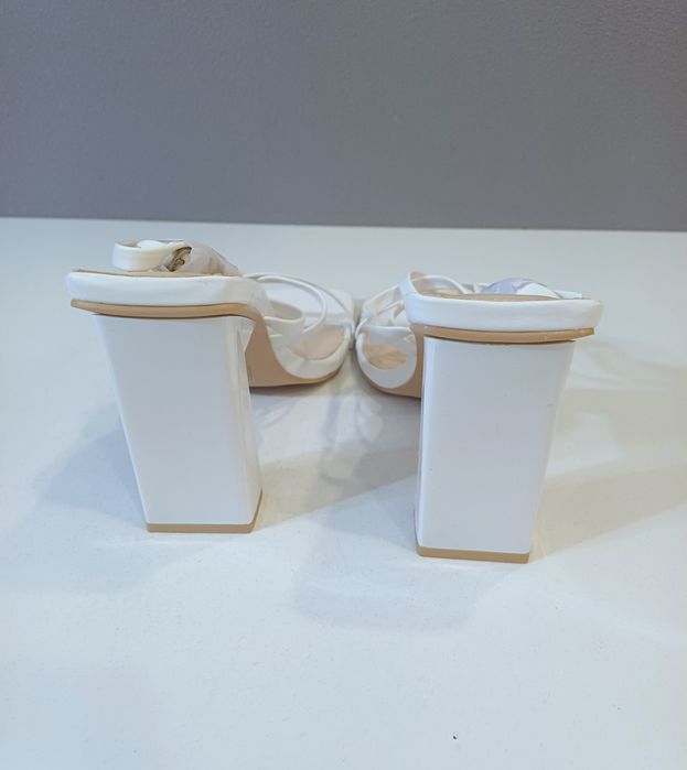 Nasty Gal białe sandały na obcasie r.39 NOWE