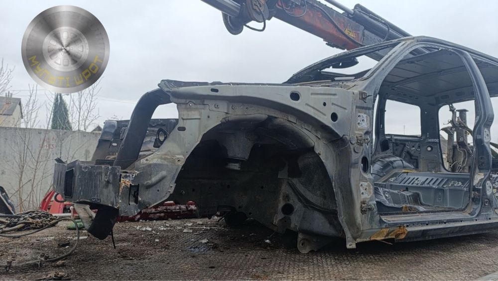 Передняя левая кузовная четверть Jeep Cherokee 2