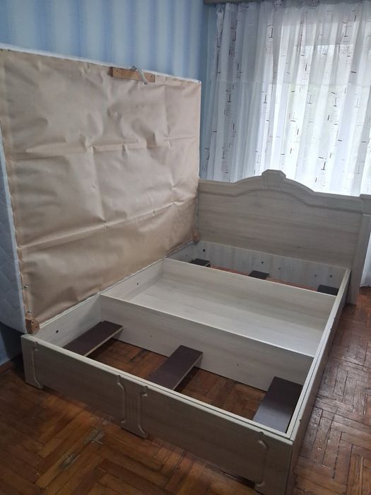 Продам двоспальне ліжко +матрас