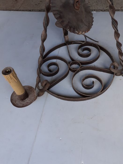 Candeeiro antigo em bom estado