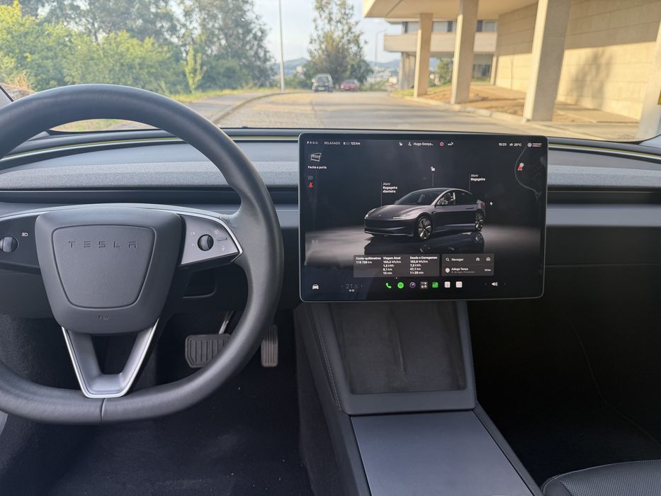 Tesla Model 3 — fotografia 8