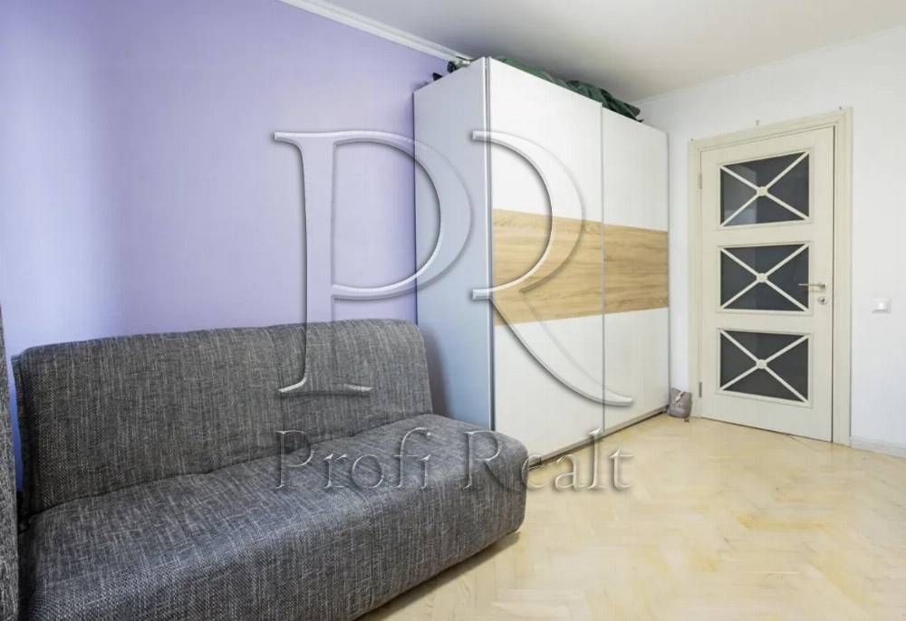 Продаж 4 кімнатна квартира вул. Шептицького 3Б / метро Лівобережна