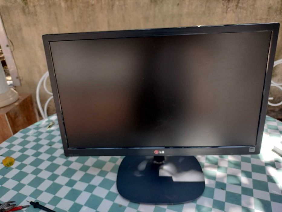 Monitor LG 22M35A-B totalmente funcional