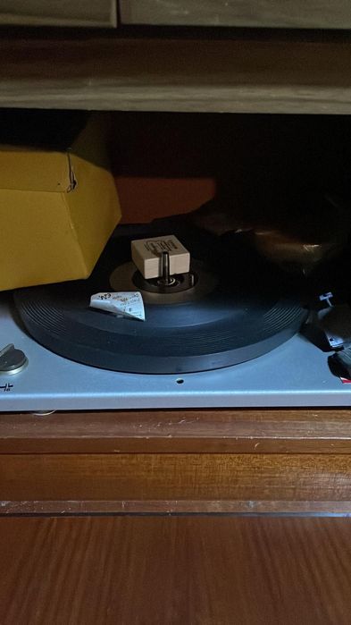 Móvel Antigo com Rádio, Gira-Discos e Gravador de Bobines – Telefunken