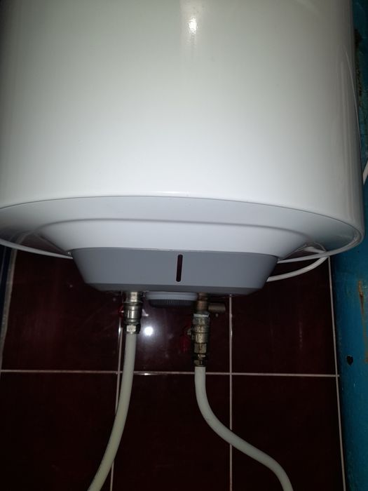 У зв'язку з переїздом продам б/у  бойлер  3.500.грн у відмінному стані