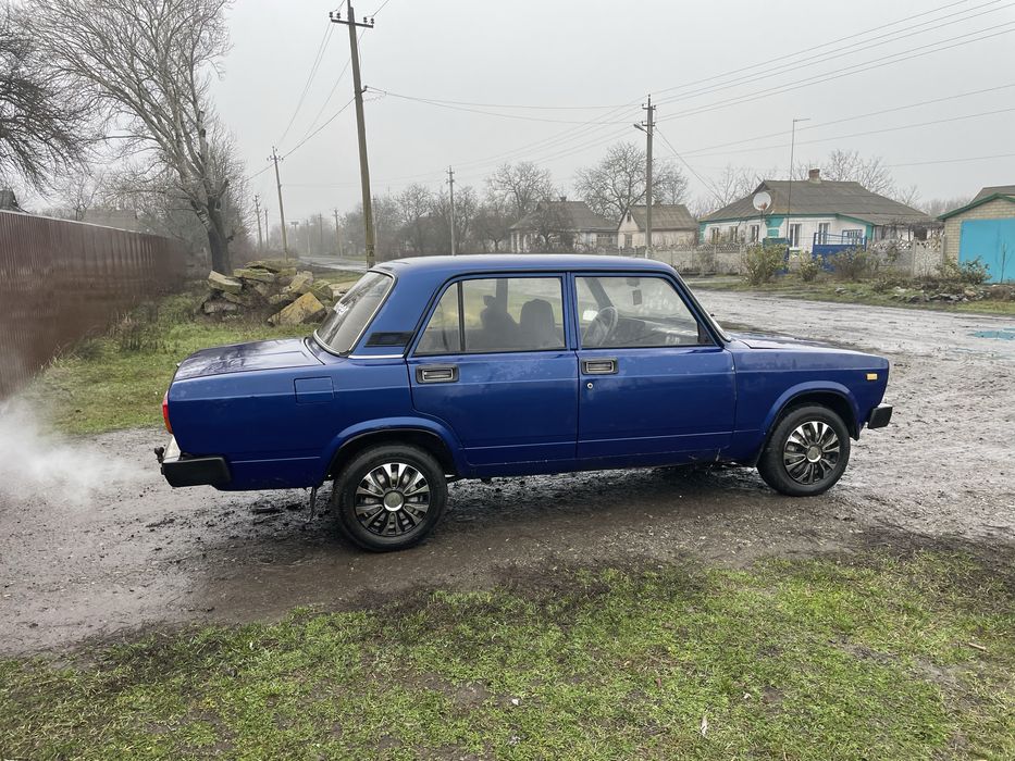 жигули ваз 2105.