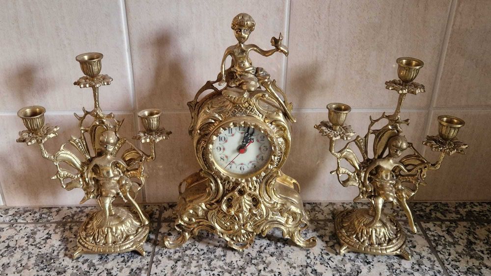 Pendulum Clock476389225897676801