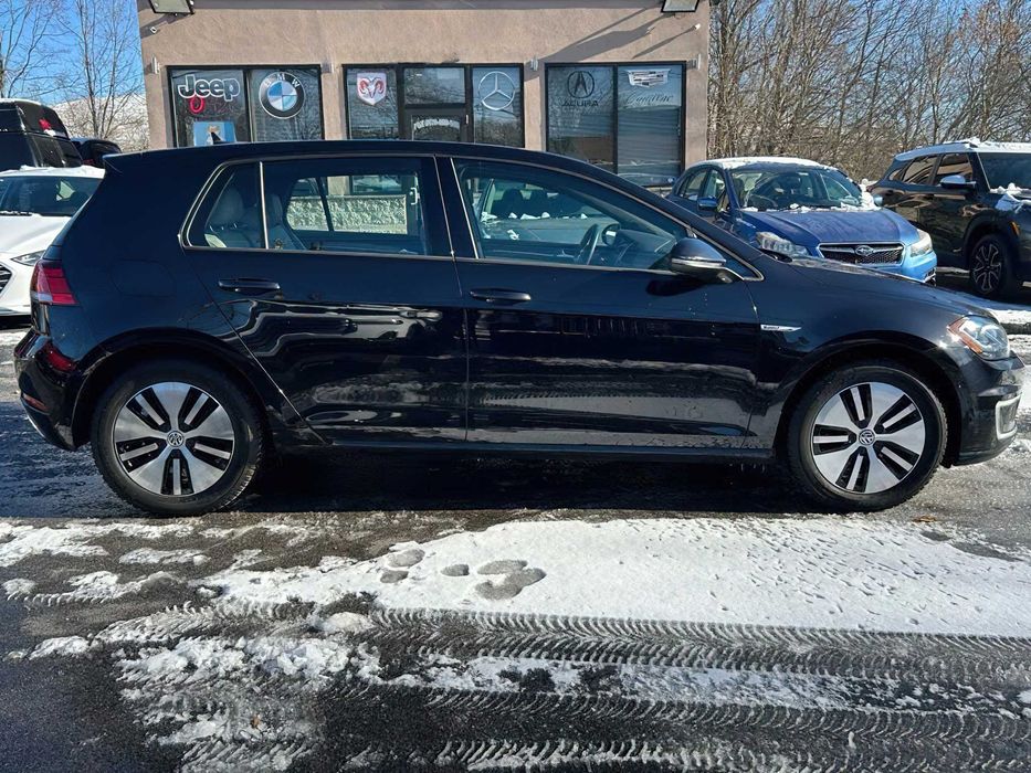 Volkswagen e-Golf      2018
